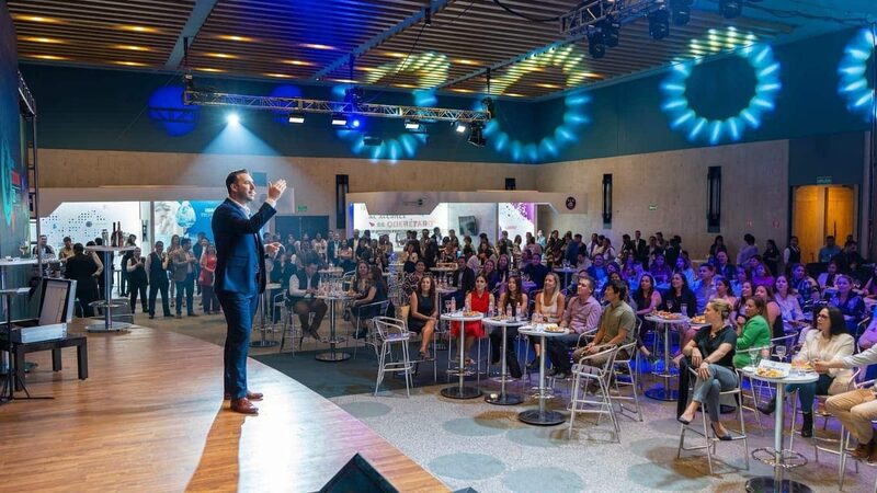 En escenario