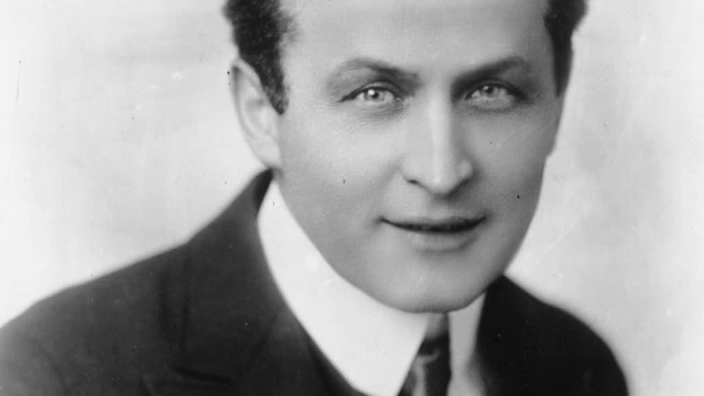 Harry Houdini mago ilusionista quien fue