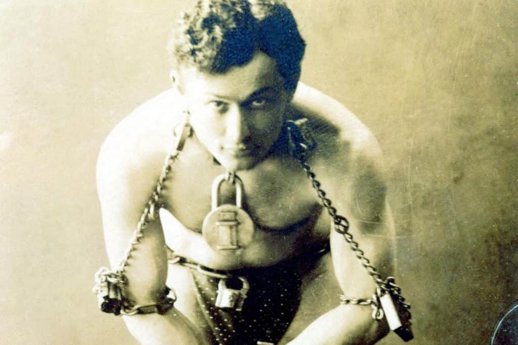Harry Houdini mago ilusionista quien fue